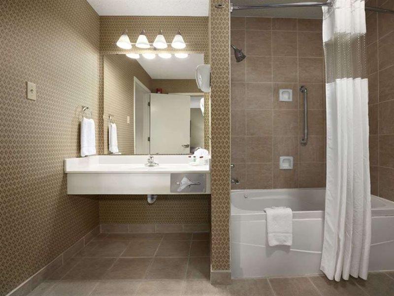 Ramada By Wyndham Del Rio Hotel Bagian luar foto