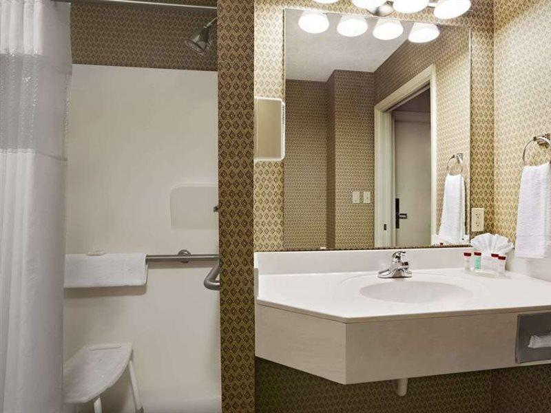Ramada By Wyndham Del Rio Hotel Bagian luar foto