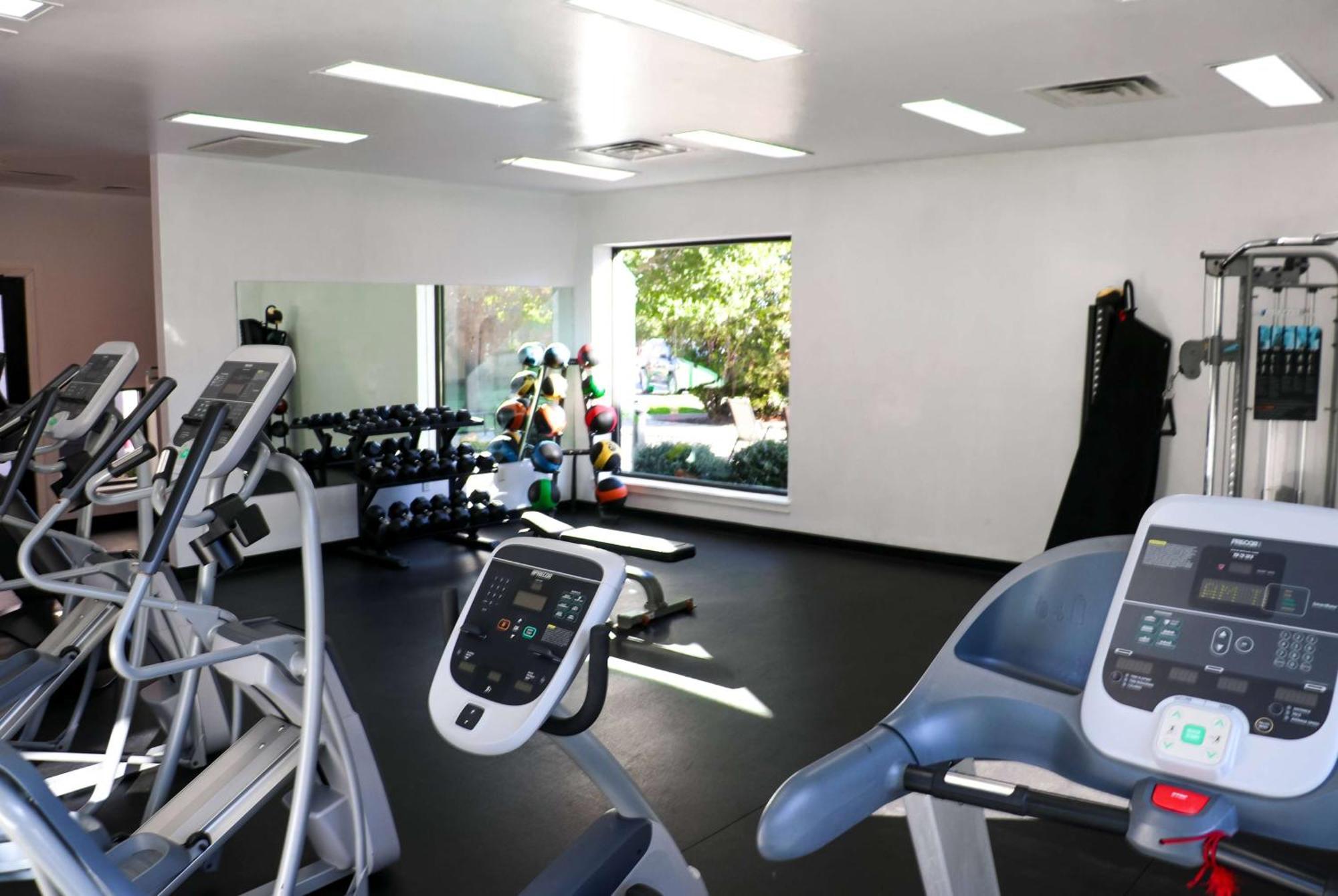 Ramada By Wyndham Del Rio Hotel Bagian luar foto