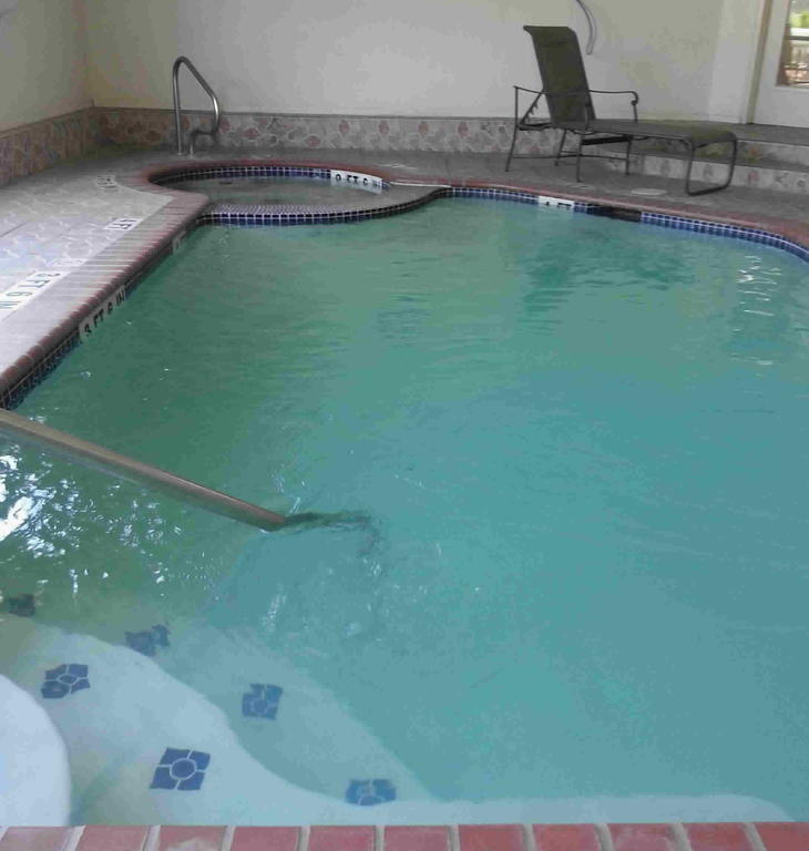 Ramada By Wyndham Del Rio Hotel Bagian luar foto